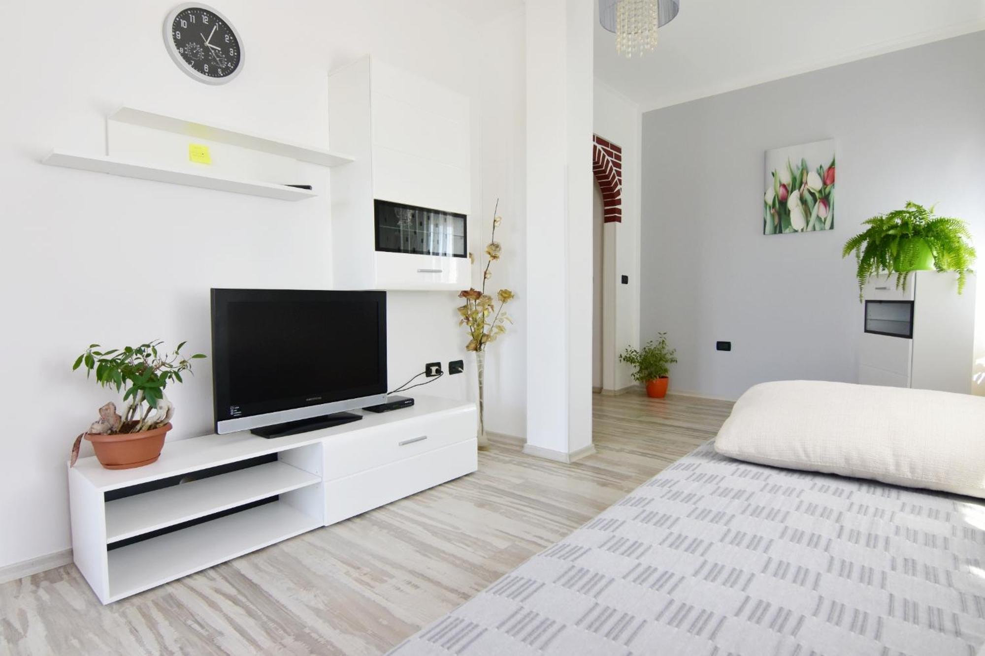 With A Parking Space Valica, - 22453 *